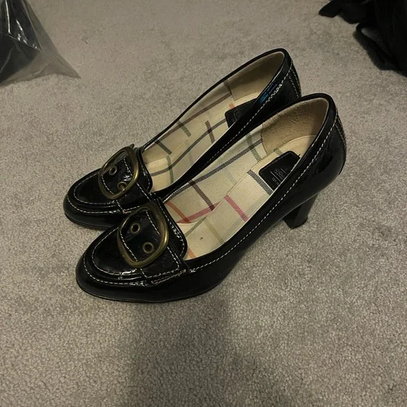 Coach Black Patent Leather heeled with gold buckle - Picture 4 of 10